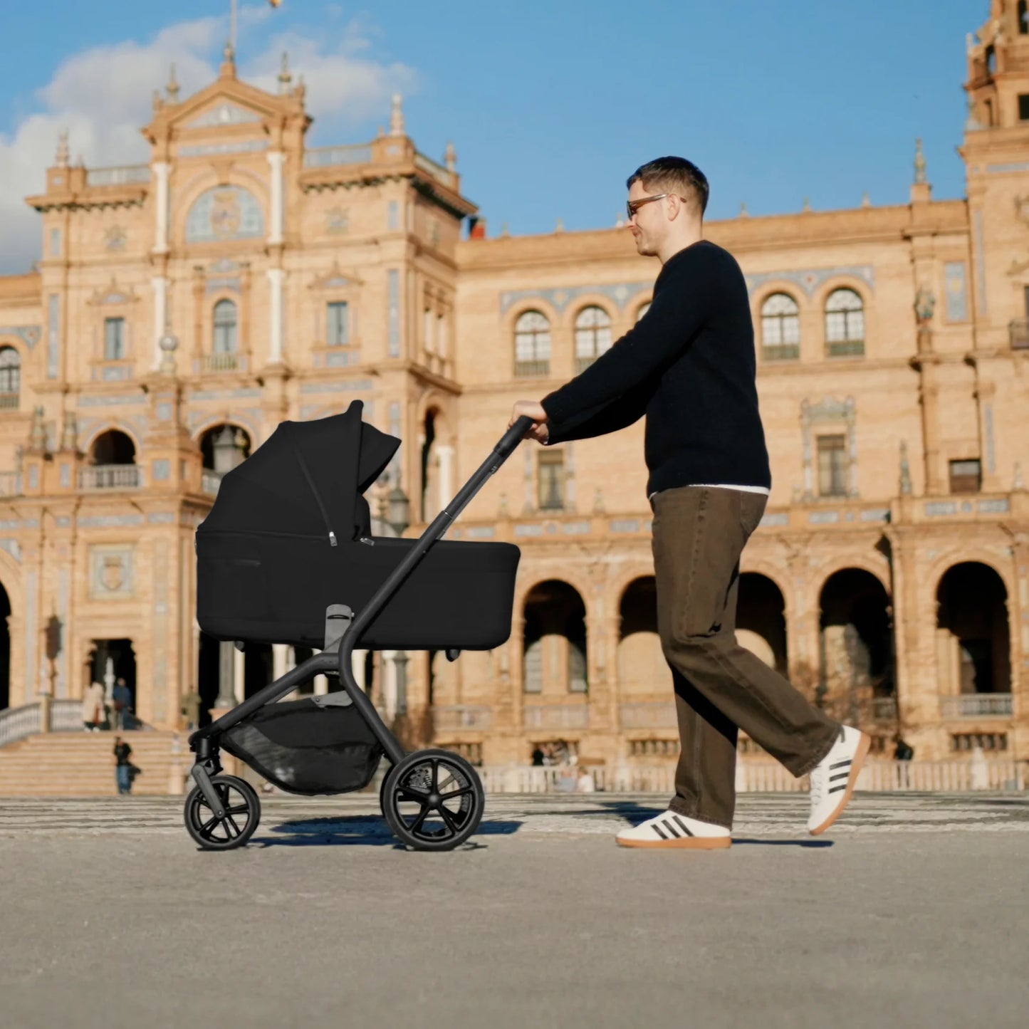 Breez Onyx with Carrycot